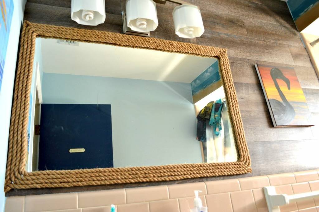 DIY Nautical Rope Mirror | DIY crafts and home decor | DIY mirror decor | theMRSingLink
