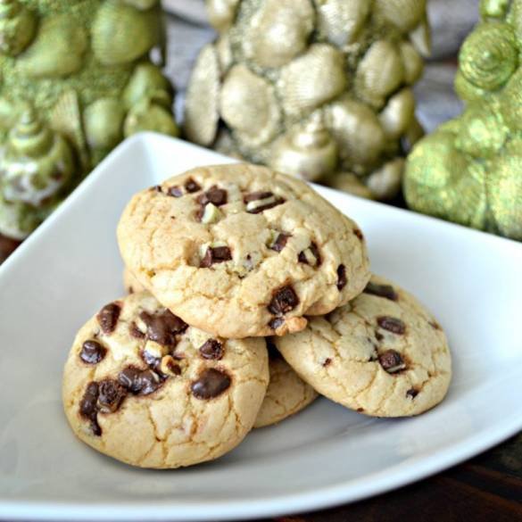 Andes Mint Chip Cream Cheese Cookies | Holiday Cookie Recipes | Simple Cookie Recipes | Mint Chip Cookies | Soft and Chewy Cookie Recipes | theMRSingLink