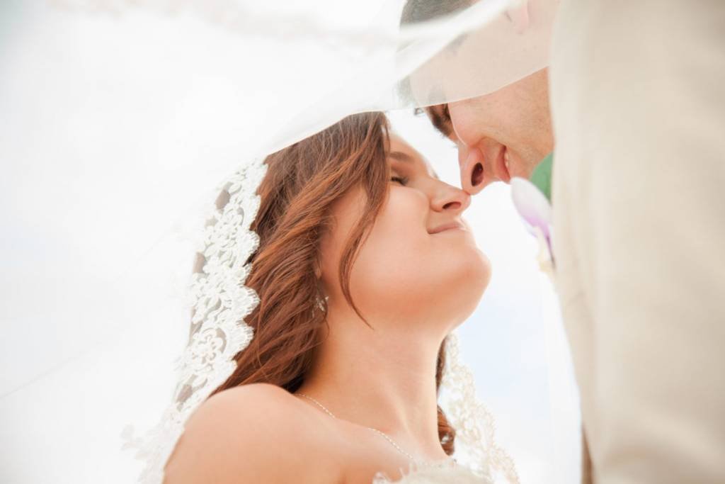 9 Lessons In My First Year Of Marriage [What I Learned To Embrace] | Marriage Tips | First Year Marital Advice | Newlywed Advice for new wives | The first year of being a newlywed wife | The struggles as a newlywed wife | Wife life - the first year of marriage | The things I learned in my first year of marriage | #marriage #wifelife #newlywed | theMRSingLink