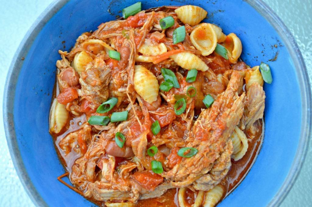 Knockout Crock Pot Pulled Pork Chili | Chili Recipes | Pulled Pork Recipes | Comfort Food Recipes | Crock-Pot Recipes | theMRSingLink