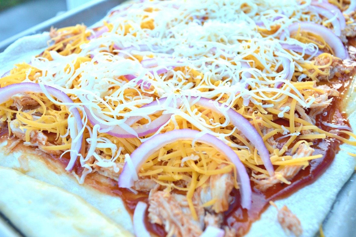 Crispy BBQ Chicken Flatbread + Fail-Proof Dough Recipe Crispy BBQ Chicken Flatbread + Fail-Proof Dough Recipe | Flatbread Recipes | Pizza Recipes | Easy Dough Recipes | Homemade Dough Recipes | Scratch Recipes | Easy Dinner Recipes | Delicious Recipes | theMRSingLink