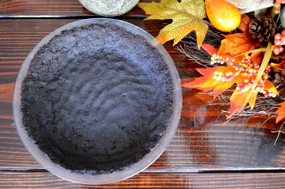 Stupid Easy No Bake Chocolate Peanut Butter Pie | Dessert Recipes | Oreo Pie Crust Recipe | Homemade Whipped Cream | 3 Ingredient Peanut Butter Pie | Holiday Dessert Recipes | Easy Dessert Recipes | Thanksgiving PIe Recipes | Chrismtas Dessert Ideas | No Bake Recipes | No Bake Desserts | Homemade Pie Recipes | theMRSingLink