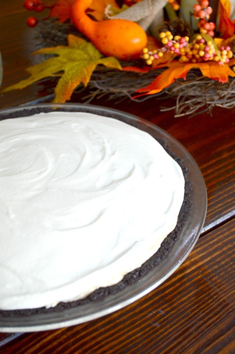 Stupid Easy No Bake Chocolate Peanut Butter Pie | Dessert Recipes | Oreo Pie Crust Recipe | Homemade Whipped Cream | 3 Ingredient Peanut Butter Pie | Holiday Dessert Recipes | Easy Dessert Recipes | Thanksgiving PIe Recipes | Chrismtas Dessert Ideas | No Bake Recipes | No Bake Desserts | Homemade Pie Recipes | theMRSingLink