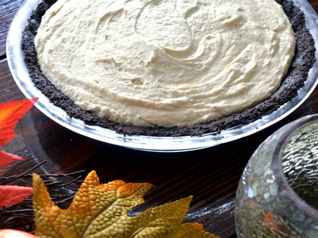 Stupid Easy No Bake Chocolate Peanut Butter Pie | Dessert Recipes | Oreo Pie Crust Recipe | Homemade Whipped Cream | 3 Ingredient Peanut Butter Pie | Holiday Dessert Recipes | Easy Dessert Recipes | Thanksgiving PIe Recipes | Chrismtas Dessert Ideas | No Bake Recipes | No Bake Desserts | Homemade Pie Recipes | theMRSingLink