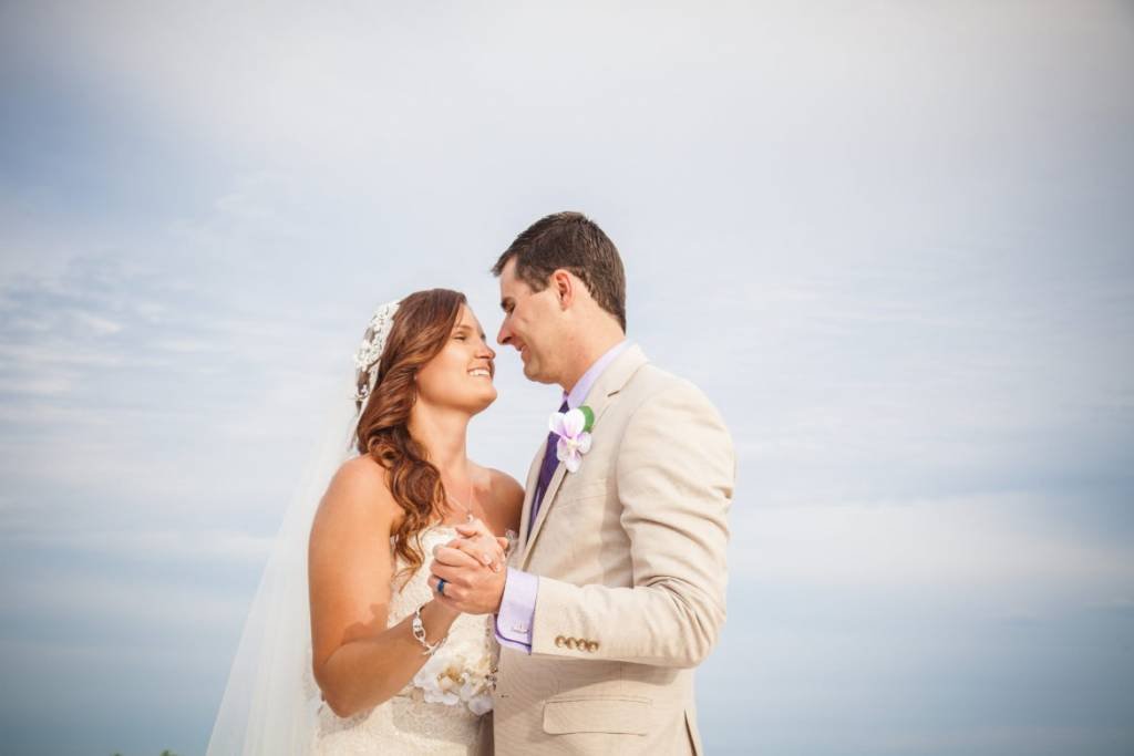 7 Wedding Day Worries Brides Need To Stress LESS About | Wedding Day Stresses | Things Brides Need To Stop Worrying About On Their Wedding Day | Wedding Tips | Bridal Tips | Ways To Allow Yourself The Perfect Wedding Day | #wedding #bridal #bridetobe | theMRSingLink