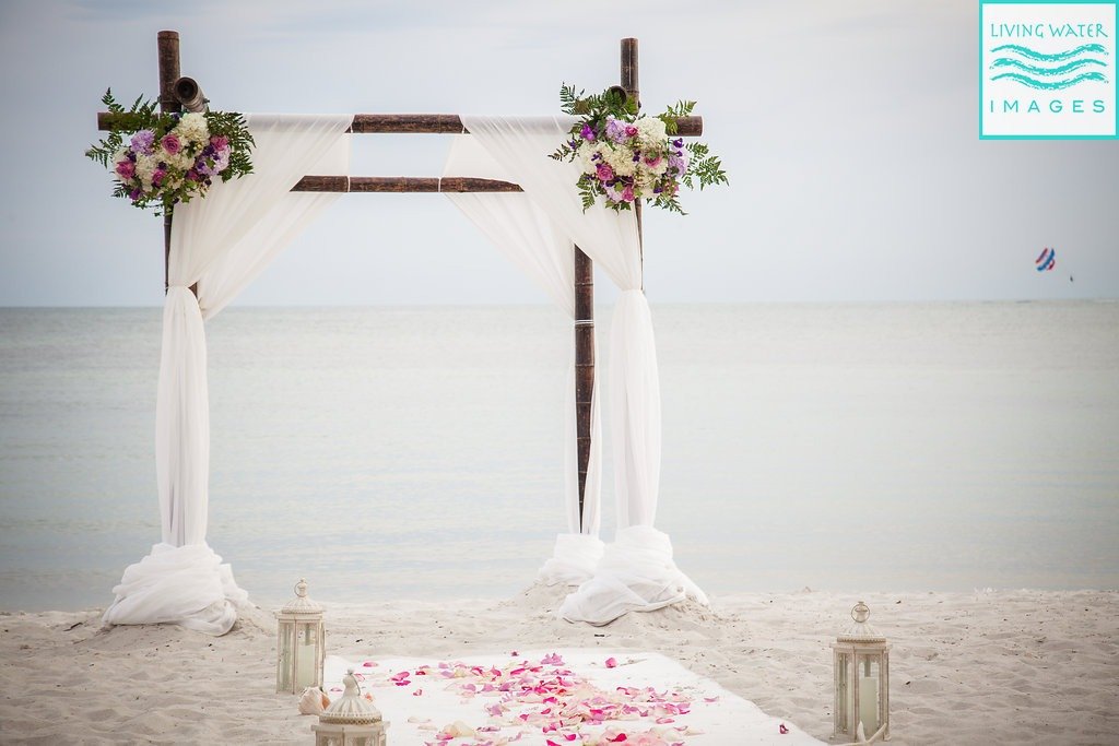 7 Wedding Day Worries Brides Need To Stress LESS About | Wedding Day Stresses | Things Brides Need To Stop Worrying About On Their Wedding Day | Wedding Tips | Bridal Tips | Ways To Allow Yourself The Perfect Wedding Day | #wedding #bridal #bridetobe | theMRSingLink