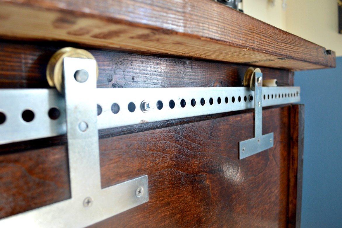 DIY Sliding Barn Door For Under $35 | DIY barn door | Sliding barn door kit | Parts to make your own barn door for less | Home improvement ideas | DIY door ideas | DIY furniture ideas | Home improvement tips | #barndoor #DIY #homeimprovements | theMRSingLink
