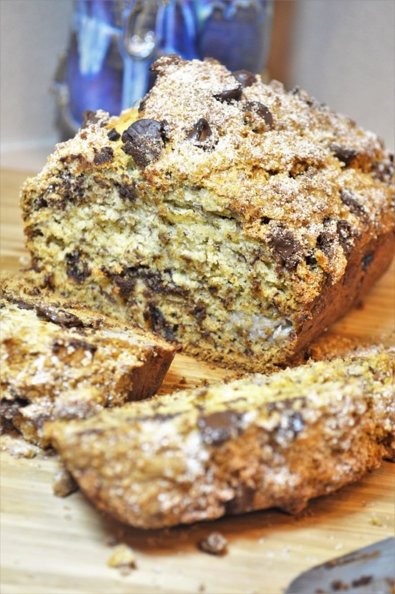 Brown Sugar Cinnamon Streusel Chocolate Chip Banana Bread | Banana Bread Recipes | Easy Breakfast Recipes | Perfect recipes for leftovers | On the go breakfast recipes | easiest banana bread recipe | One bowl banana bread recipe | Chocolate Chip Banana Bread | Cinnamon Streusel | #breakfast #bananabread #easyrecipes | theMRSingLink