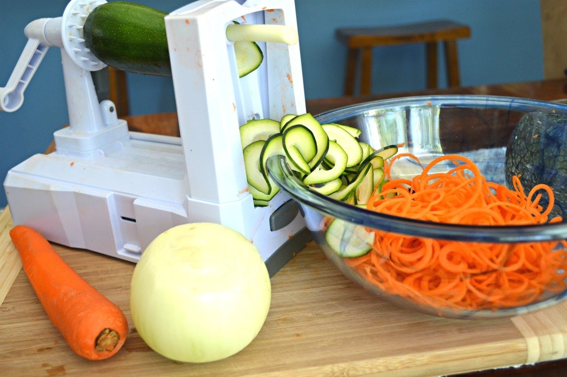 Low Carb Chicken And Vegetable Stir Fry [+ Homemade Spicy Peanut Sauce] | Low Carb Recipes | Asian-style recipes | Vegetable stir fry | Chicken Stir Fry + Peanut Sauce | Homemade Peanut Sauce Recipes | #asianrecipes #lowcarb #stirfry | theMRSingLink