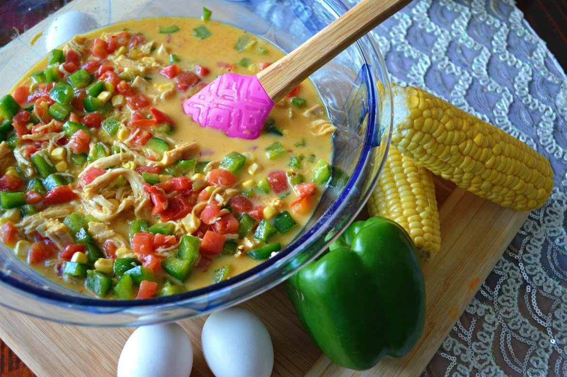 Chicken Fajita Frittata [With Sweet Corn + Bell Peppers] | #FollowTheFresh #ad IC | @freshfromfl | Chicken Fajita recipes | Frittata recipes | Breakfast frittatas | Easy brunch recipes | Easiest and quickest recipes | Cast iron skillet recipes | Best leftover recipes | theMRSingLink