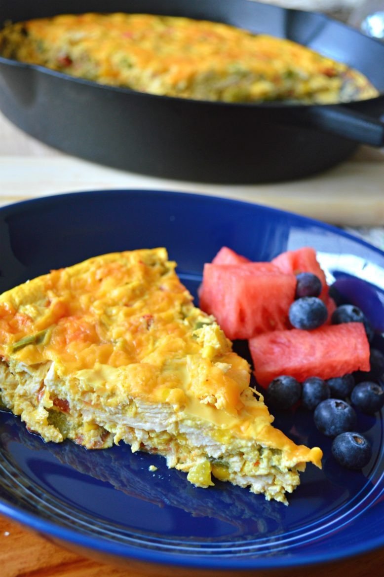 Chicken Fajita Frittata [With Sweet Corn + Bell Peppers] | #FollowTheFresh #ad IC | @freshfromfl | Chicken Fajita recipes | Frittata recipes | Breakfast frittatas | Easy brunch recipes | Easiest and quickest recipes | Cast iron skillet recipes | Best leftover recipes | theMRSingLink