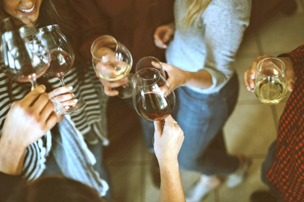 5 Tips To Planning A Bachelorette Party [One Epic Last Fling Before The Ring!] | Wedding planning tips for brides | Bridal tips to planning a bachelorette party | Bachelorette party ideas and tips | #bachelorette #weddings #bridetobe | theMRSingLink