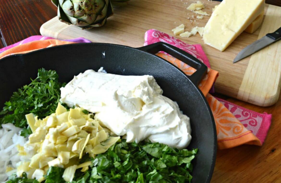 Creamy Skillet Spinach Artichoke Dip Pasta | Easy weeknight recipes in under 30 minutes | Comfort food pasta recipes | The best pasta recipes | Family-friend weeknight meals | #foodie #pastarecipes #deliciousrecipes | theMRSingLink