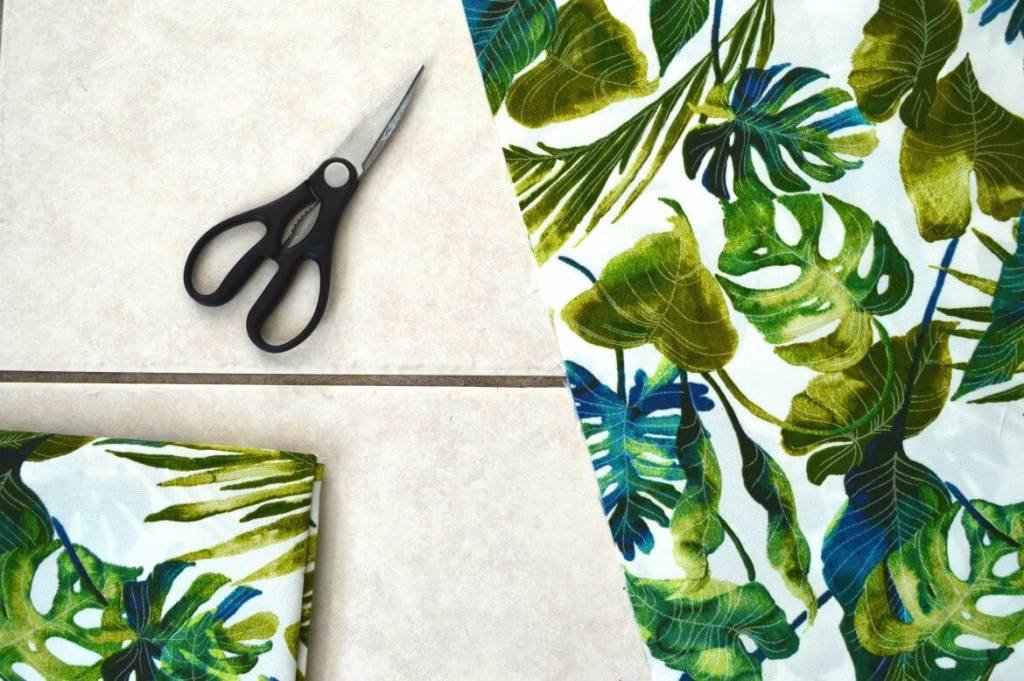 How To Make Window Curtains Under $100 [+ No-Sew Option!] | DIY home decor ideas | Decorating the home on a budget | No-sew home projects | Inexpensive DIY window draperies | Tommy Bahama home decor ideas | #DIY #beachhouse #coastal #homedecor | theMRSingLink