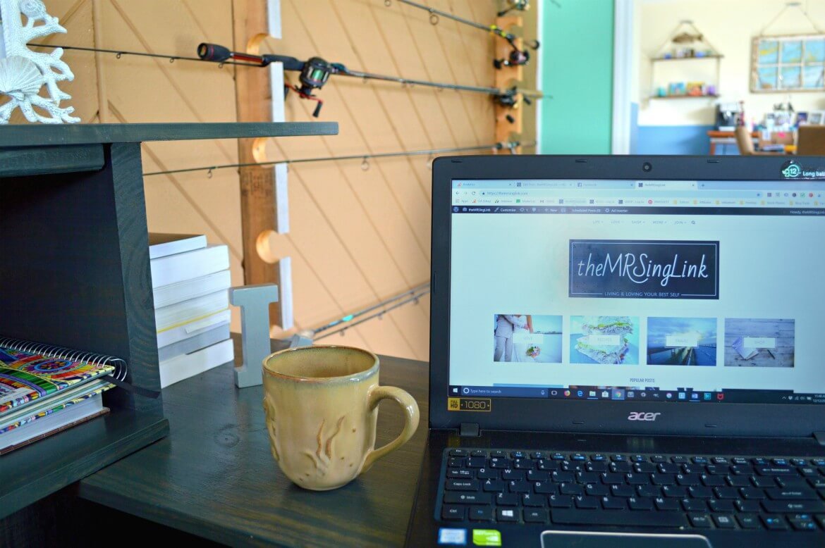 Super Easy Habits To Start In The New Year [For A Healthier, Happier You] | For those who don't have a clue what to do for a New Year's resolution, or who don't believe in resolutions at all - here are some of the easiest habits you can implement into your life more each year | Healthy habits for a healthier, happier you | Life habits you should start doing in life | #healthylifestyle #resolutions #selfimprovement | theMRSingLink