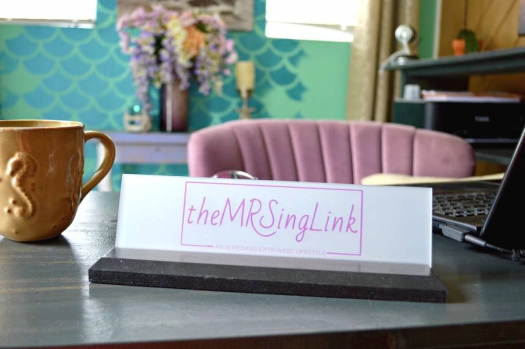 Super Easy Habits To Start In The New Year [For A Healthier, Happier You] | For those who don't have a clue what to do for a New Year's resolution, or who don't believe in resolutions at all - here are some of the easiest habits you can implement into your life more each year | Healthy habits for a healthier, happier you | Life habits you should start doing in life | #healthylifestyle #resolutions #selfimprovement | theMRSingLink