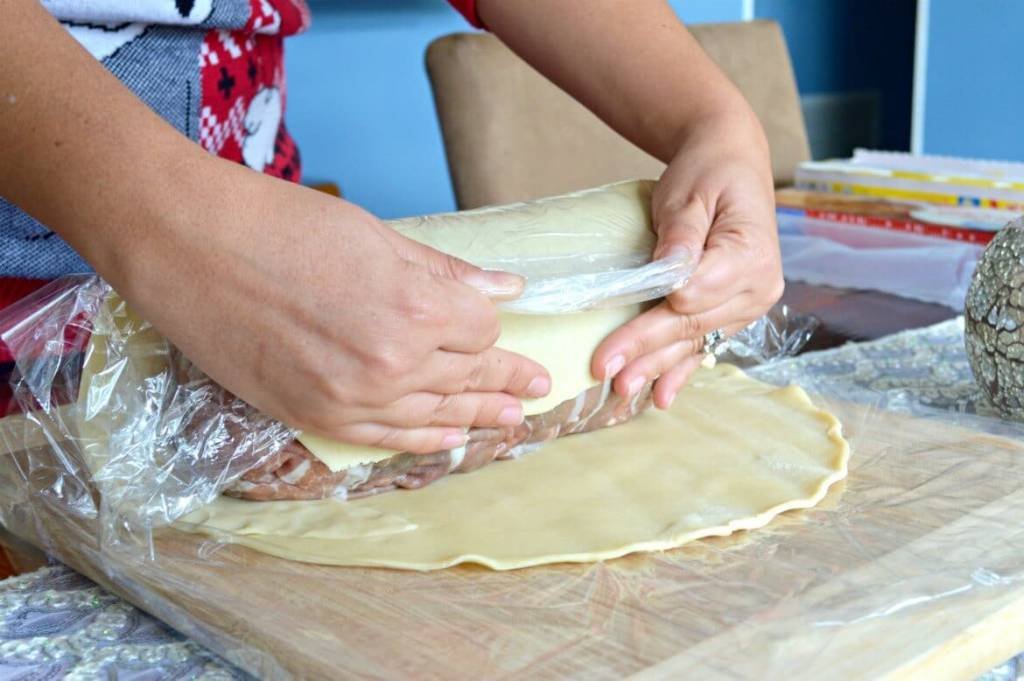 Simplified Beef Wellington In A Pinch [An Unconventional Approach] | The easiest beef wellington recipe any beginner can make | Sophisticated Holiday recipes that are easier to do than you think | Beef Wellington recipe for beginners (or dummies) | Beef tenderloin recipe | Elaborate dinner recipes for that party or gathering | #beefwellington #holidayrecipes #beefrecipes #beginnerrecipes | theMRSingLink