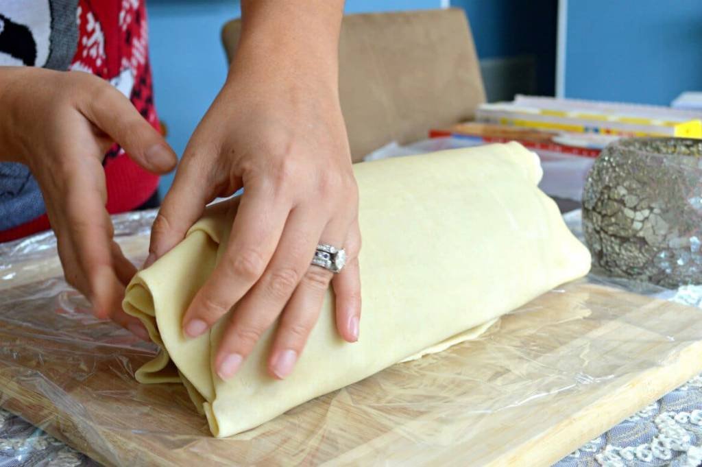 Simplified Beef Wellington In A Pinch [An Unconventional Approach] | The easiest beef wellington recipe any beginner can make | Sophisticated Holiday recipes that are easier to do than you think | Beef Wellington recipe for beginners (or dummies) | Beef tenderloin recipe | Elaborate dinner recipes for that party or gathering | #beefwellington #holidayrecipes #beefrecipes #beginnerrecipes | theMRSingLink