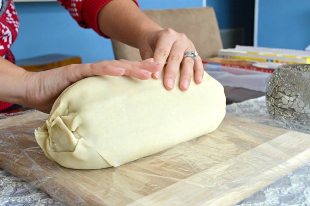 Simplified Beef Wellington In A Pinch [An Unconventional Approach] | The easiest beef wellington recipe any beginner can make | Sophisticated Holiday recipes that are easier to do than you think | Beef Wellington recipe for beginners (or dummies) | Beef tenderloin recipe | Elaborate dinner recipes for that party or gathering | #beefwellington #holidayrecipes #beefrecipes #beginnerrecipes | theMRSingLink