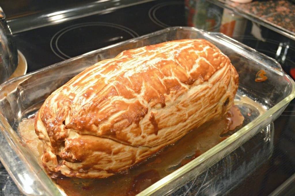 Simplified Beef Wellington In A Pinch [An Unconventional Approach] | The easiest beef wellington recipe any beginner can make | Sophisticated Holiday recipes that are easier to do than you think | Beef Wellington recipe for beginners (or dummies) | Beef tenderloin recipe | Elaborate dinner recipes for that party or gathering | #beefwellington #holidayrecipes #beefrecipes #beginnerrecipes | theMRSingLink