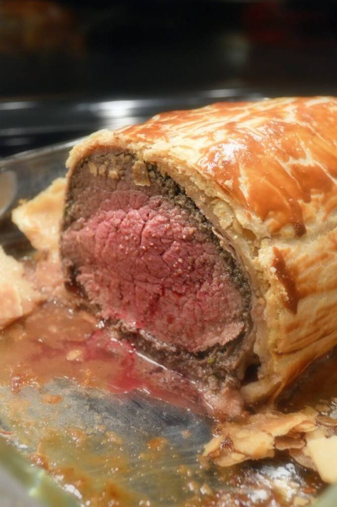 Simplified Beef Wellington In A Pinch [An Unconventional Approach] | The easiest beef wellington recipe any beginner can make | Sophisticated Holiday recipes that are easier to do than you think | Beef Wellington recipe for beginners (or dummies) | Beef tenderloin recipe | Elaborate dinner recipes for that party or gathering | #beefwellington #holidayrecipes #beefrecipes #beginnerrecipes | theMRSingLink