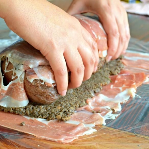 Simplified Beef Wellington In A Pinch [An Unconventional Approach] | The easiest beef wellington recipe any beginner can make | Sophisticated Holiday recipes that are easier to do than you think | Beef Wellington recipe for beginners (or dummies) | Beef tenderloin recipe | Elaborate dinner recipes for that party or gathering | #beefwellington #holidayrecipes #beefrecipes #beginnerrecipes | theMRSingLink