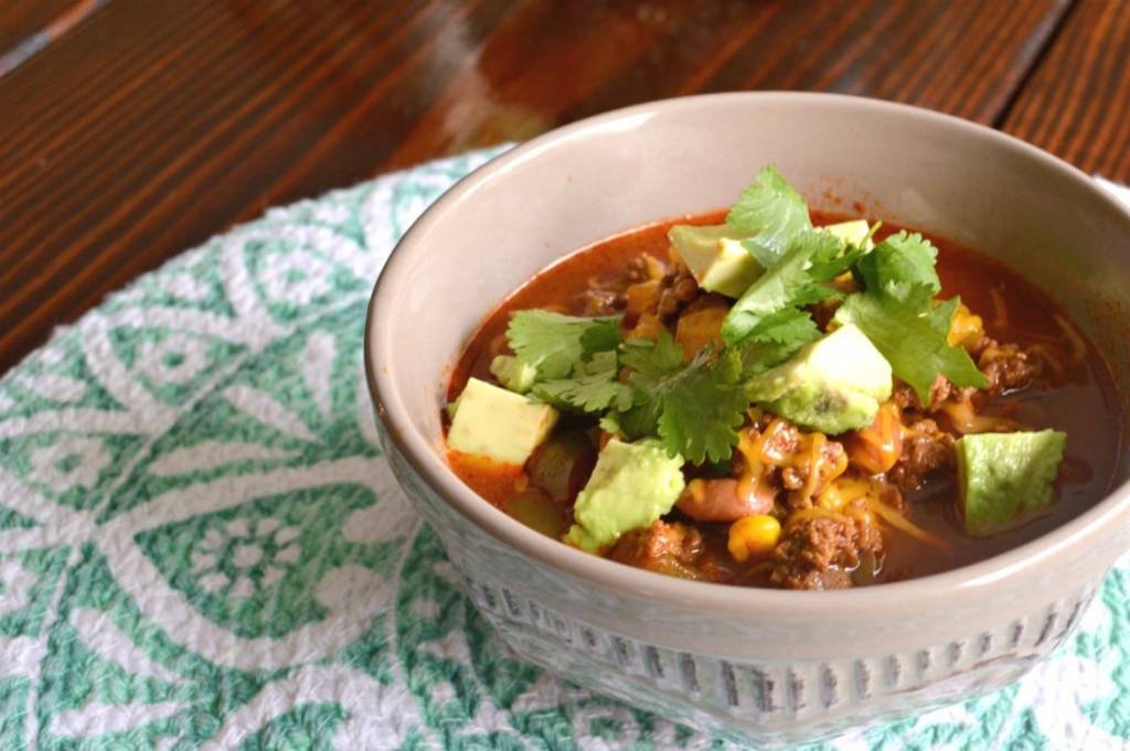 30-Minute Hearty Chili [That'll Knock Your Socks Off!] | A hearty chili recipe in 30 minutes | Date night recipes | Quick and easy weeknight meals | Hearty recipes for date night | #datenight #recipes #chili | theMRSingLink