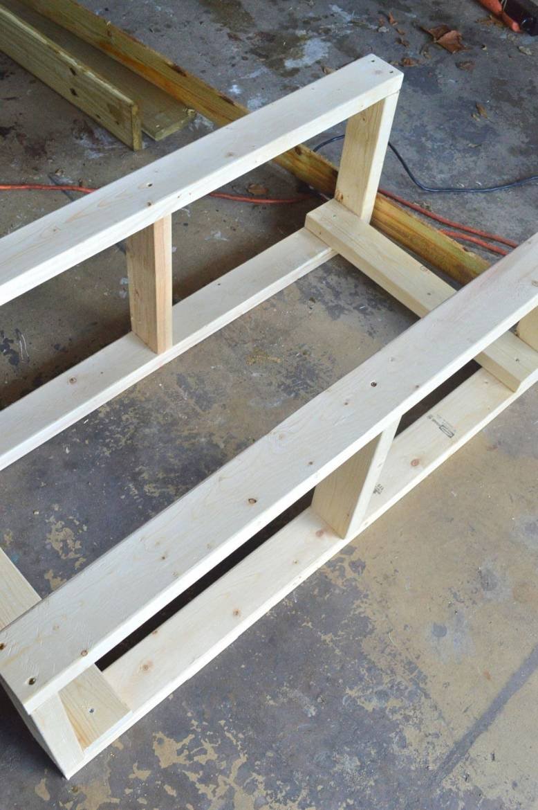 DIY Coastal Crab Trap Storage Bench [For Less Than 0!] | An incredibly easy DIY for a coastal or nautical home | The perfect seating storage bench for under any window or as an addition to a kitchen nook or dining table | Coastal home decor furniture you can make for less than 0 | Easy DIY storage bench for the home | #homedecor #diyhome #coastaldecor | theMRSingLink