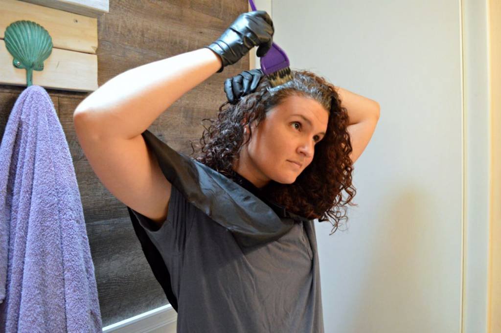 [Grays Before 30] At-Home Gray Coverage With AGEbeautiful | [ad] #BeAgeBeautiful | How-to apply at-home hair color for gray coverage | Healthy hair tips for color treated hair | 3 Secrets to healthy, color treated hair | Fight signs of aging in your hair + covering stubborn gray hair | At-home DIY hair dye tutorial | theMRSingLink