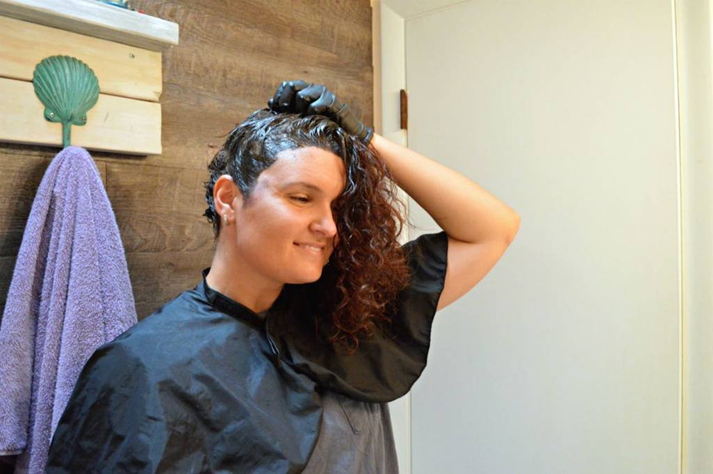 [Grays Before 30] At-Home Gray Coverage With AGEbeautiful | [ad] #BeAgeBeautiful | How-to apply at-home hair color for gray coverage | Healthy hair tips for color treated hair | 3 Secrets to healthy, color treated hair | Fight signs of aging in your hair + covering stubborn gray hair | At-home DIY hair dye tutorial | theMRSingLink