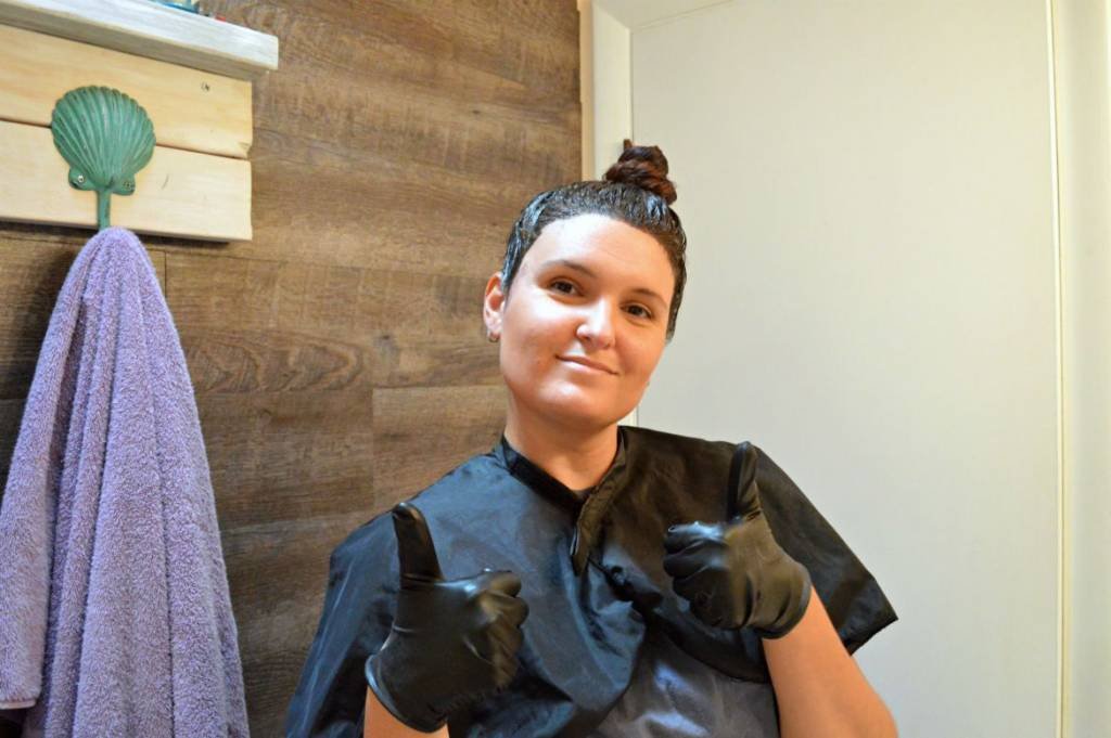 [Grays Before 30] At-Home Gray Coverage With AGEbeautiful | [ad] #BeAgeBeautiful | How-to apply at-home hair color for gray coverage | Healthy hair tips for color treated hair | 3 Secrets to healthy, color treated hair | Fight signs of aging in your hair + covering stubborn gray hair | At-home DIY hair dye tutorial | theMRSingLink