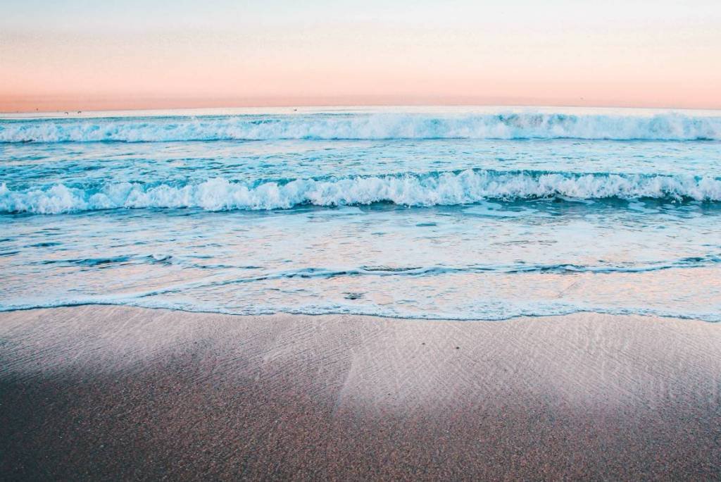 When You Feel Lost [In Life + About Who You Are], Remember This | Do you ever feel like you don't truly know who you are anymore? Your life purpose? Your true self? As an adult, I am rediscovering myself - my true self - and maybe that's your journey, too. When life gets complicated, you have to remember that only YOU are in control of you, the world and those around you | #selfdiscovery #selflove | theMRSingLink