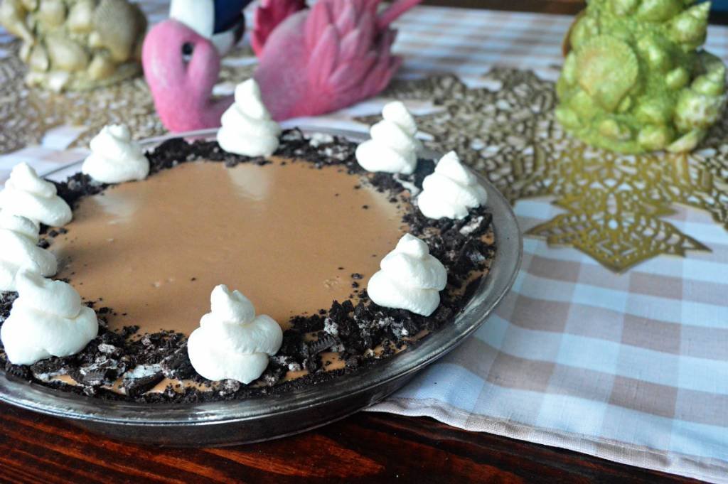 Peanut Butter Hazelnut Pudding Pie [BIG TIP: Try It Frozen!] | A Thanksgiving or Christmas dessert you won't forget year after year | No-bake pudding pie |  BIG TIP: try it frozen for that custard-like texture! | #puddingpie #holidaydesserts #pierecipes | theMRSingLink