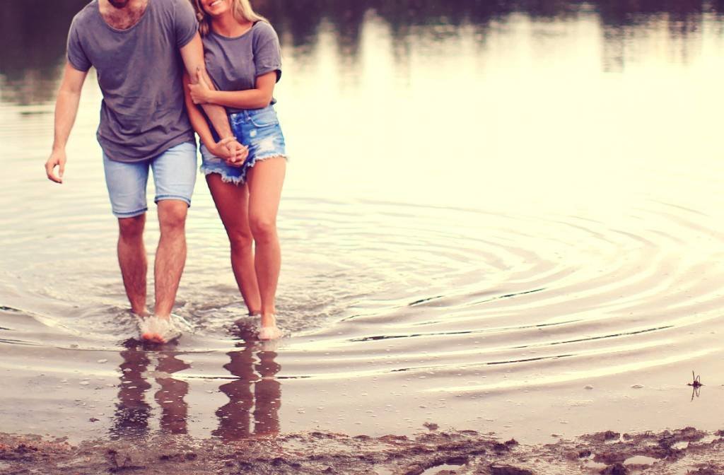 If you're single and looking for the man of your dreams, I'm sharing some of the best books on dating and attracting a quality man in your life. Why? Well, because I read them all. And then some. I followed several postcast-ers and relationship coaches back when it was a fresh and not-so "typical" thing. Yep, there was a point where it just wasn't "sexy" to take accountability for your Love life - people were convinced that Love should simply come their way organically and/or fall in their lap .