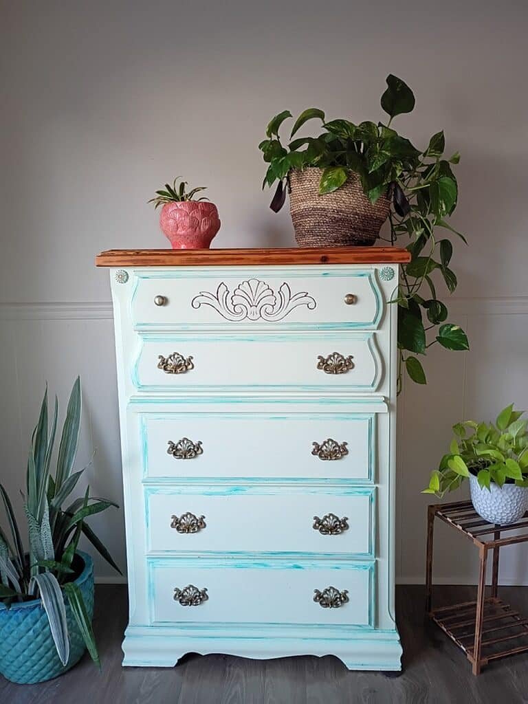 Key lime beach house dresser makeover DIY | theMRSingLink LLC