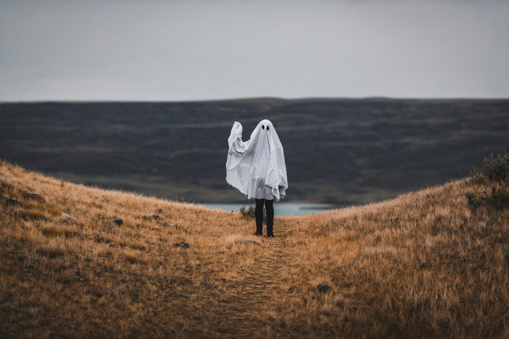 What is ghosting in a relationship (+ what it’s NOT)