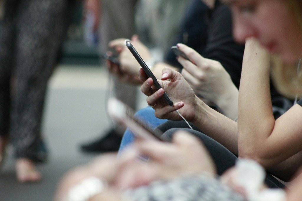 How texting affects communication: when texting becomes lazy