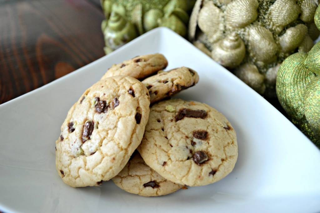 Andes Mint Chip Cream Cheese Cookies | Holiday Cookie Recipes | Simple Cookie Recipes | Mint Chip Cookies | Soft and Chewy Cookie Recipes | theMRSingLink