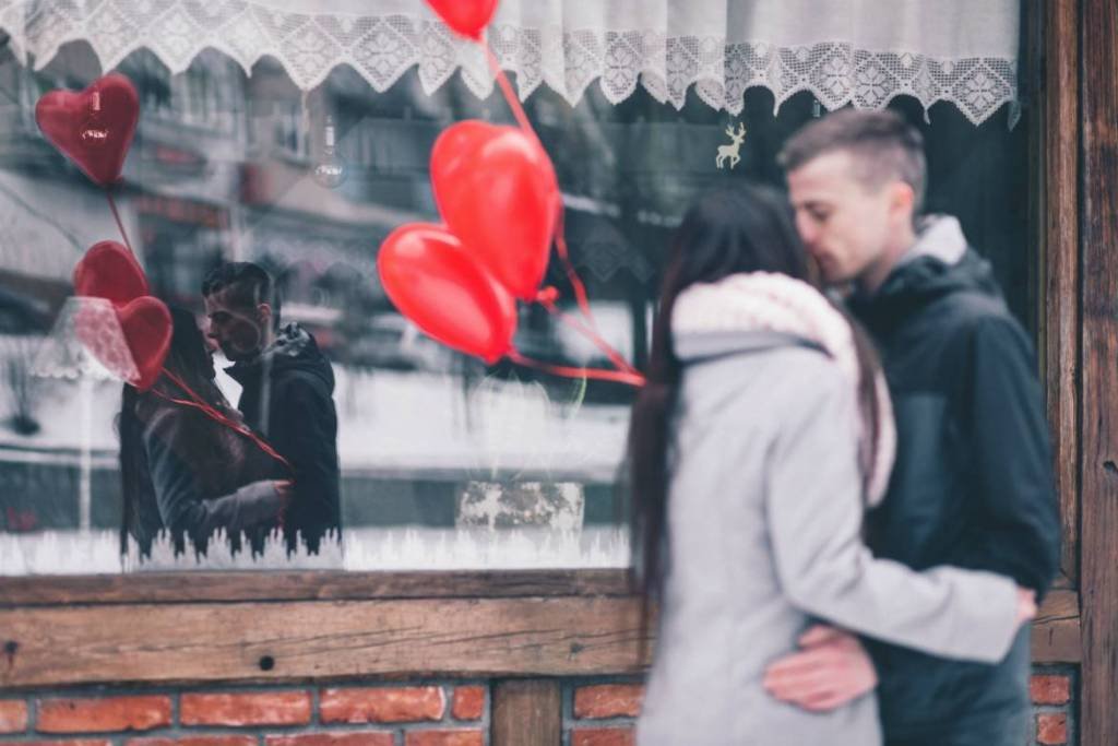 Easiest Ways To Steal His Heart On Valentine's Day | Valentine's Day Ideas For Him | What does he really want for Valentine's Day | #valentinesday #loveadvice #relationships theMRSingLink