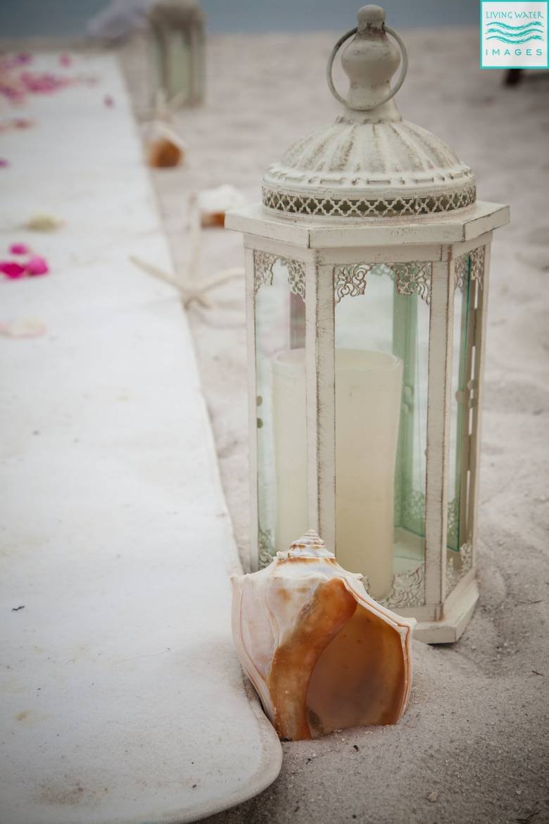 DIY Beach Wedding Centerpieces And Decor [A Chic Mermaid Wedding] | #weddingtips #weddingcenterpieces | Centerpieces for a tropical beach wedding | Beach wedding decor and centerpieces | Subtle mermaid wedding theme | Key West wedding centerpieces | DIY wedding centerpieces | Beautiful wedding centerpieces you can do yourself | How to make your own wedding centerpieces | Wedding decor inspiration | #weddings | https://themrsinglink.com | theMRSingLink