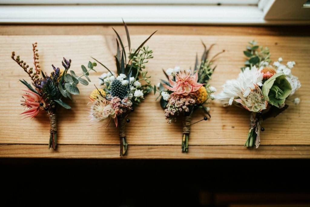 How To Pick Your Bridesmaids [+ 6 Non-sugarcoated Things Brides Need To Consider] | Wedding planning tips for brides choosing their bridesmaids | Tips for brides on how to pick their bridal party | #bridalparty #bridesmaids #weddings | theMRSingLink