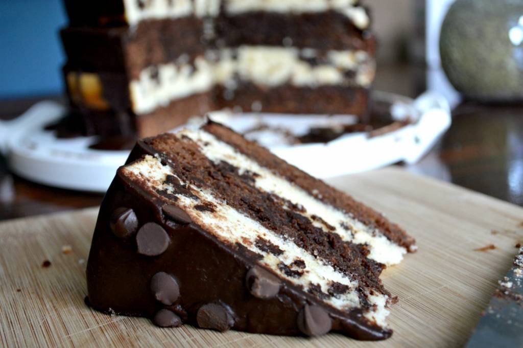 Hershey's Caramel Brownie Chocolate Chip Cake | Dessert Recipes | Best Cake Recipes | Chocolate Chip Cake | Caramel Brownie Recipe | theMRSingLink