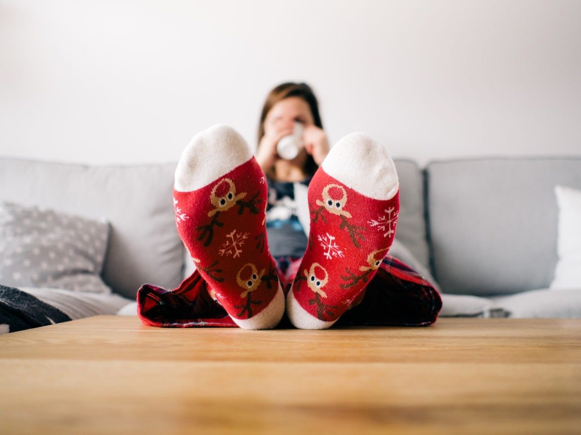 7 Ways To Embrace Being Single During The Holidays [+ NOT Be Miserable]