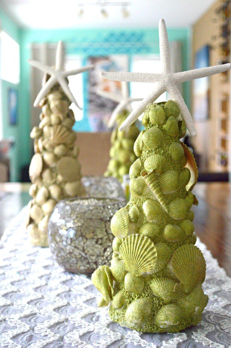 DIY coastal seashell Christmas tree decorations | THEMRSINGLINK