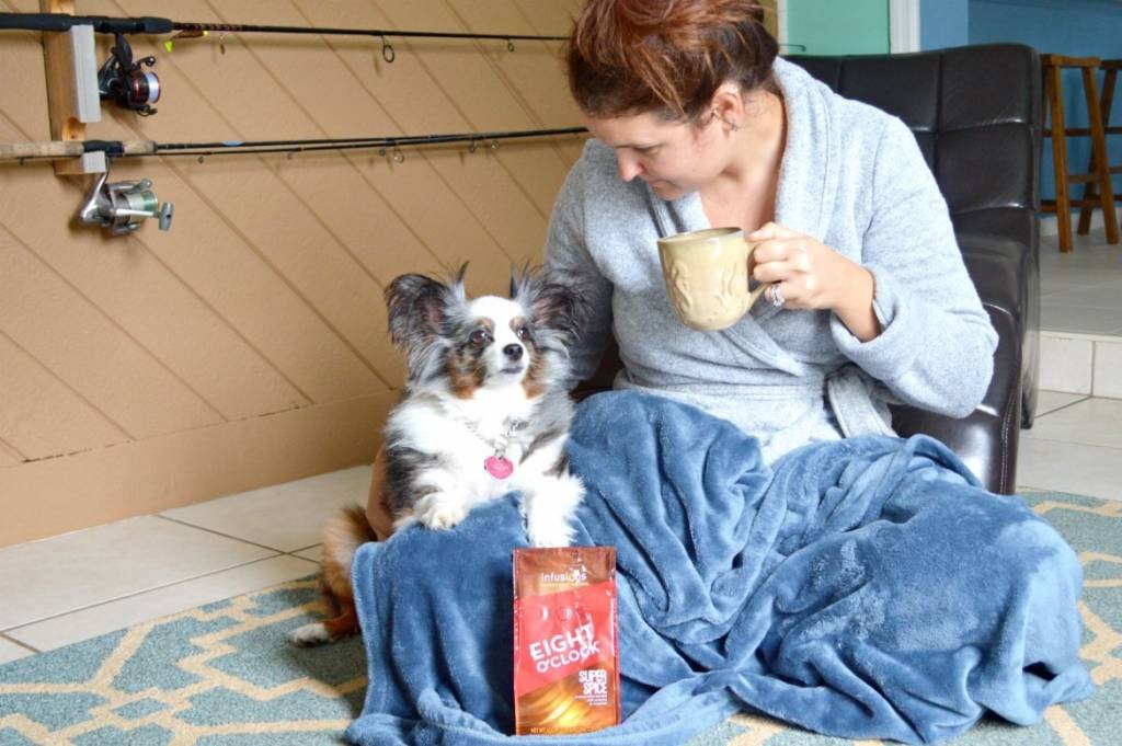 5 Essentials To Become A Morning Person With Ease, & Love It | Morning routine essentials | Essentials for early morning risers | Become a morning person | theMRSingLink