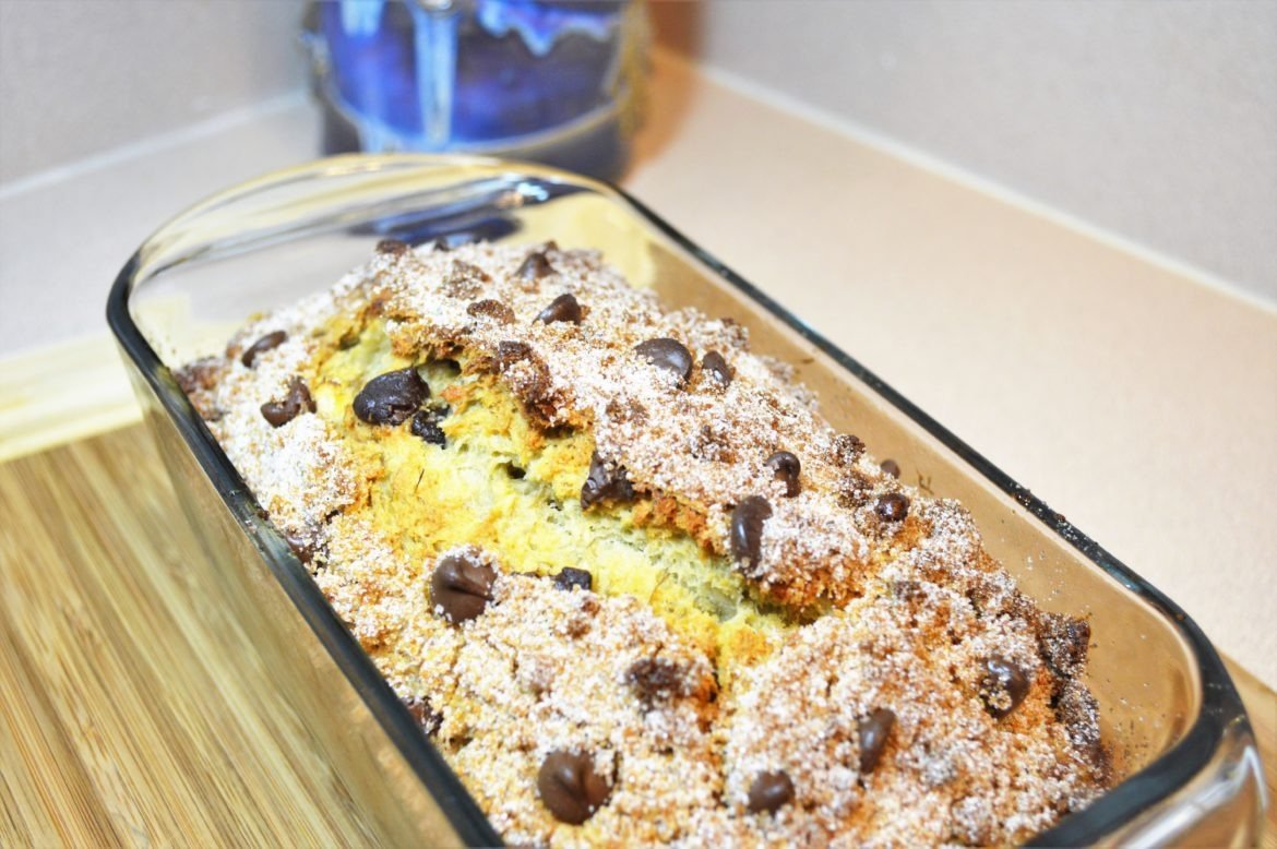 Brown Sugar Cinnamon Streusel Chocolate Chip Banana Bread | Banana Bread Recipes | Easy Breakfast Recipes | Perfect recipes for leftovers | On the go breakfast recipes | easiest banana bread recipe | One bowl banana bread recipe | Chocolate Chip Banana Bread | Cinnamon Streusel | #breakfast #bananabread #easyrecipes | theMRSingLink