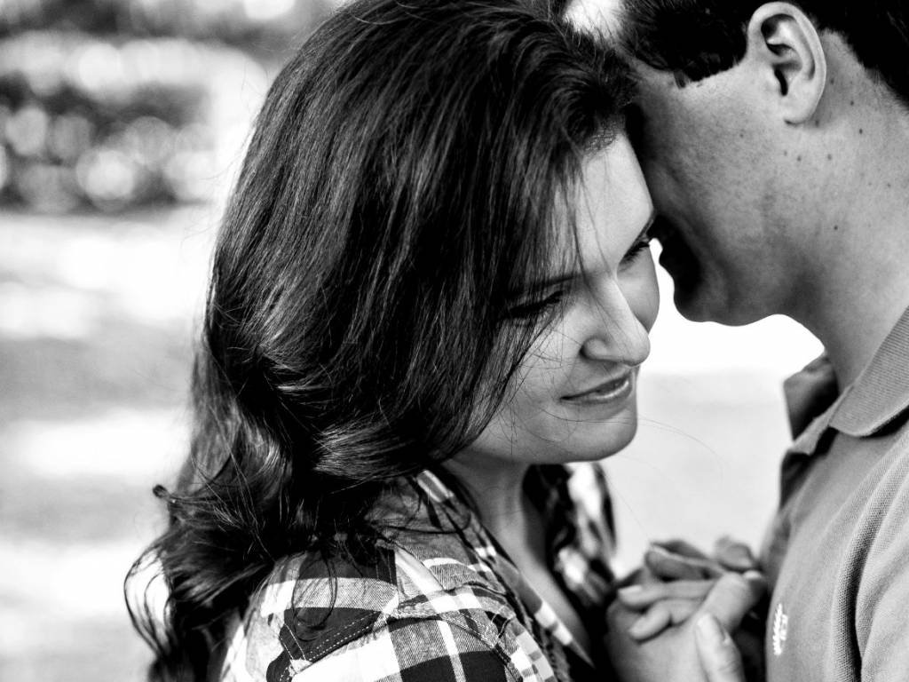 The Secrets On How To Keep Him Interested [& It Starts With You!] | #dating #datingadvice #relationships | How to hold a guy's interest without sacrificing your worth and dignity | What you need to do to keep a guy interested | Holding your own and staying true to you in the dating world | Why a guy loses interest too quickly | Hold your on in dating | Dating tips and advice for women | Tips for keeping him interested | theMRSingLink