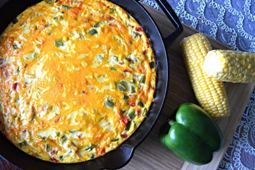Chicken Fajita Frittata [With Sweet Corn + Bell Peppers] | #FollowTheFresh #ad IC | @freshfromfl | Chicken Fajita recipes | Frittata recipes | Breakfast frittatas | Easy brunch recipes | Easiest and quickest recipes | Cast iron skillet recipes | Best leftover recipes | theMRSingLink