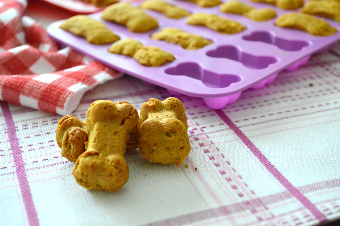 I'm Now One Of THOSE Dog Moms [Healthy Homemade Peanut Butter Dog Treats] | How to make your own dog treats from home | Easy recipe for dog treats | Peanut butter dog treats | Healthy dog treats recipes for dog owners | #dogs #treats #homemade #diy #healthy | theMRSingLink