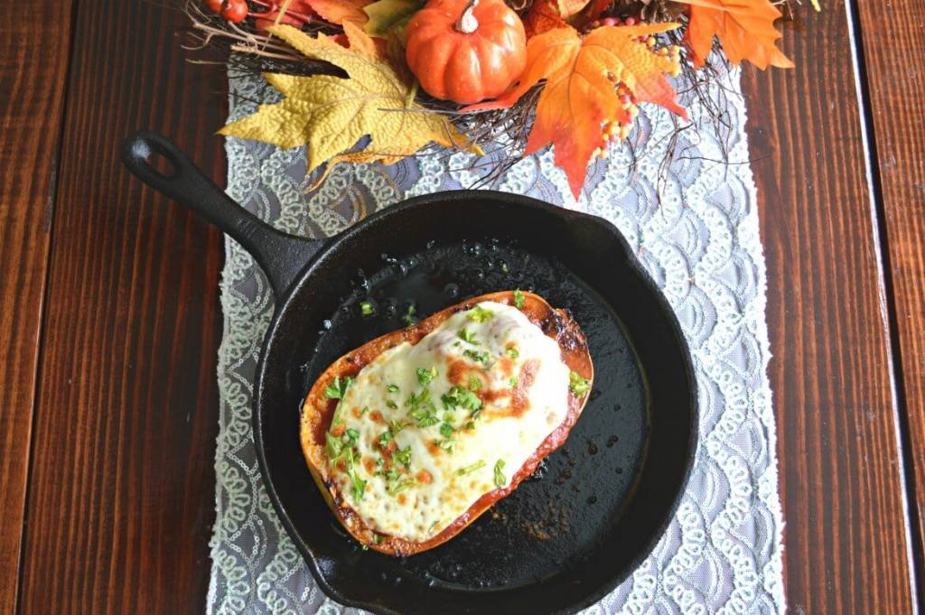 Guilt Free Spaghetti Squash Chicken Parmesan | The perfect dinner date night for two | Healthy recipe alternatives that are just as delicious | Clean eating comfort food | Italian inspired recipes | Easy kid-friendly meals | #cleaneating #healthyrecipes #comfortfood #chickenparm | theMRSingLink